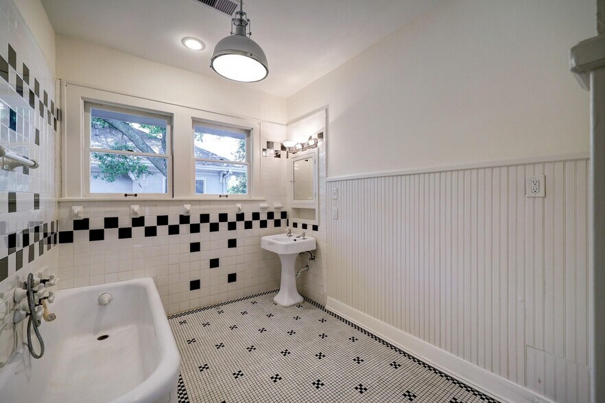 More Photos Of 414 Branard St, Houston Medical For Sale