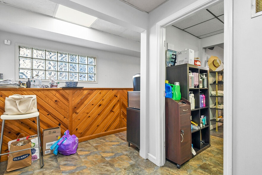 More Photos Of 194 Rockdale Ave, New Bedford Freestanding For Sale