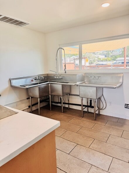 More Photos Of 4204 Rolando Blvd, San Diego Storefront For Lease