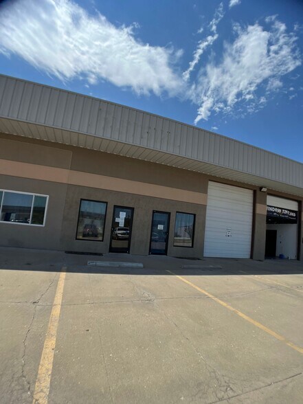 More Photos Of 1201-1221 NW Pamela Blvd, Grain Valley Warehouse For Lease
