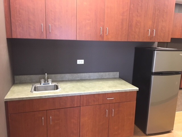More Photos Of 820 E Terra Cotta Ave, Crystal Lake Office For Sale