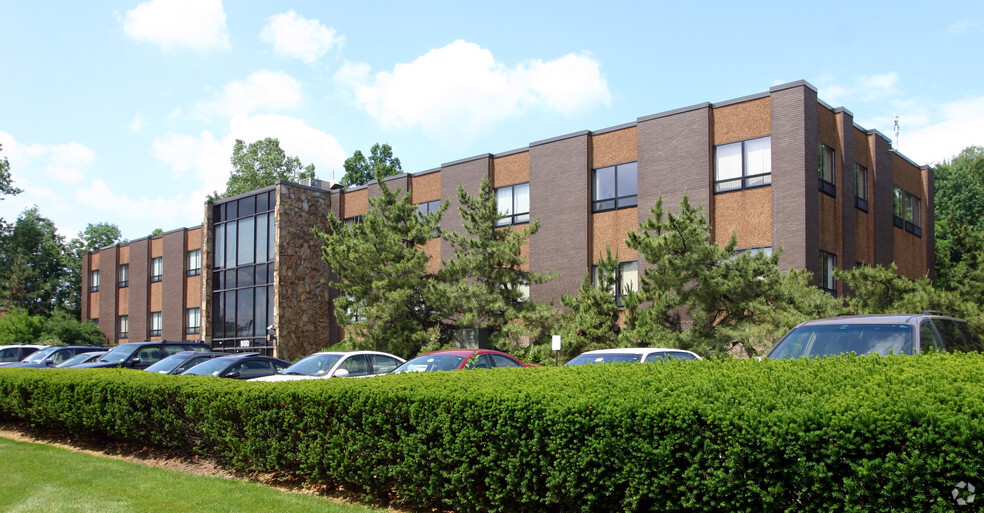 Primary Photo Of 900 Corporate Dr, Mahwah Office For Lease