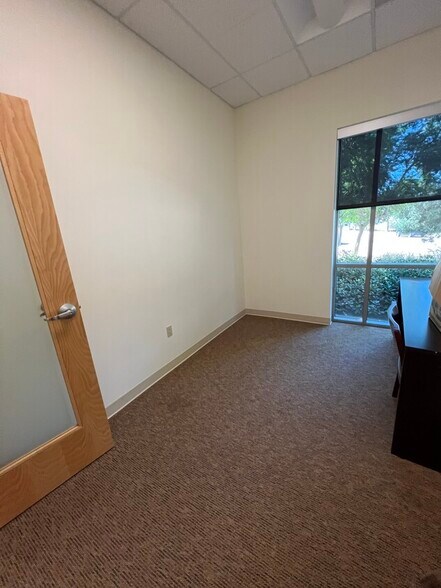 More Photos Of 2794 Gateway Rd, Carlsbad Office For Lease