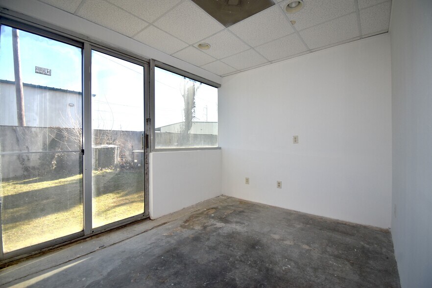 More Photos Of 775 Park Ave, Huntington Medical For Sale