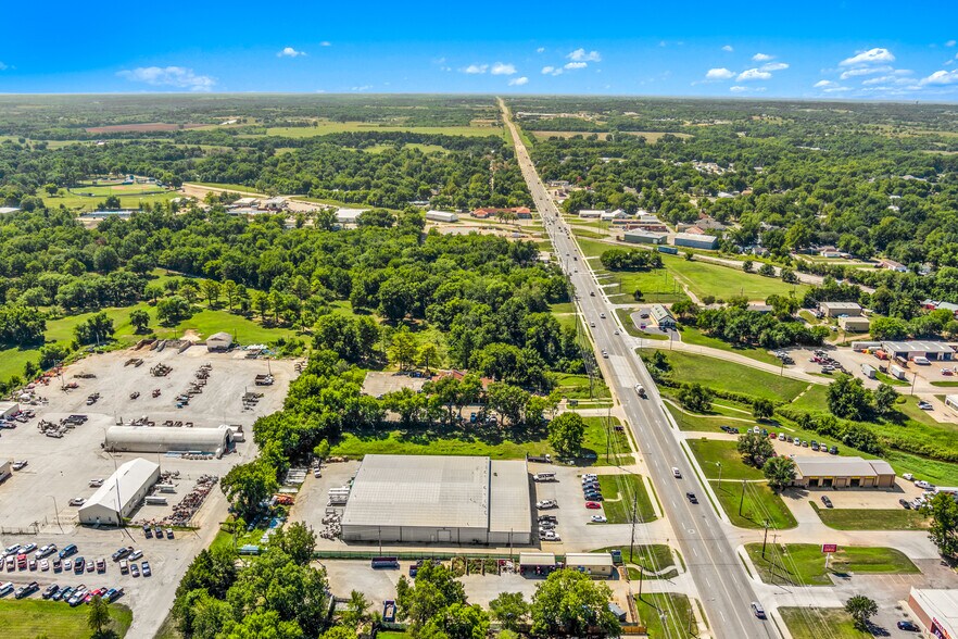 More Photos Of 813 S Perkins Rd, Stillwater Warehouse For Lease