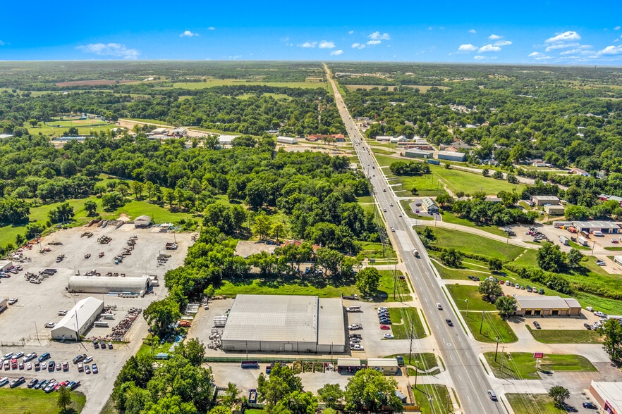 More Photos Of 813 S Perkins Rd, Stillwater Warehouse For Lease