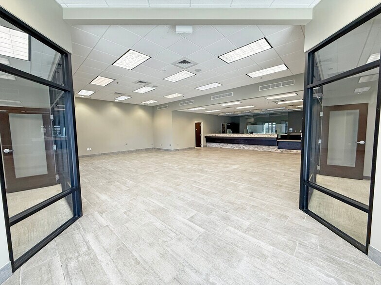 More Photos Of 450 S Orlando Ave, Maitland Bank For Lease