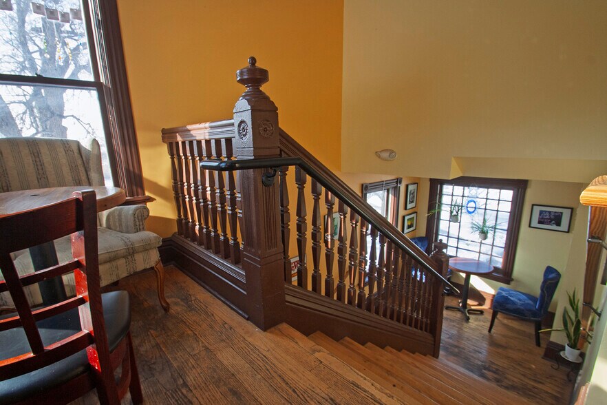 More Photos Of 725 7th St E, Saint Paul General Retail For Lease