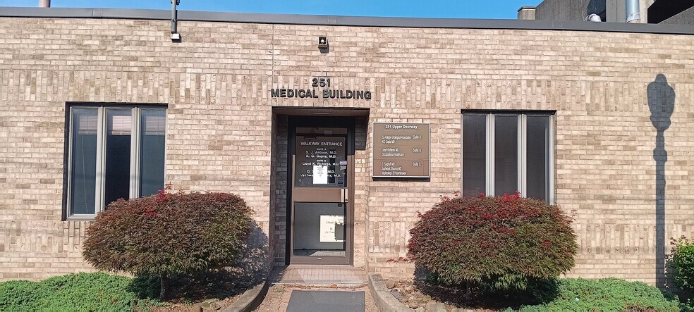 Primary Photo Of 251 7th St, New Kensington Medical For Sale