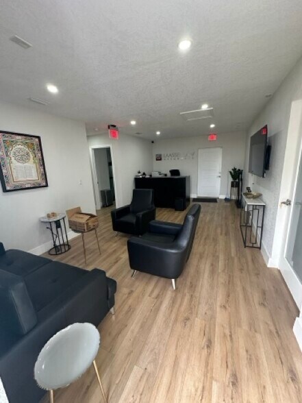 More Photos Of 1314 S Semoran Blvd, Orlando Office For Lease