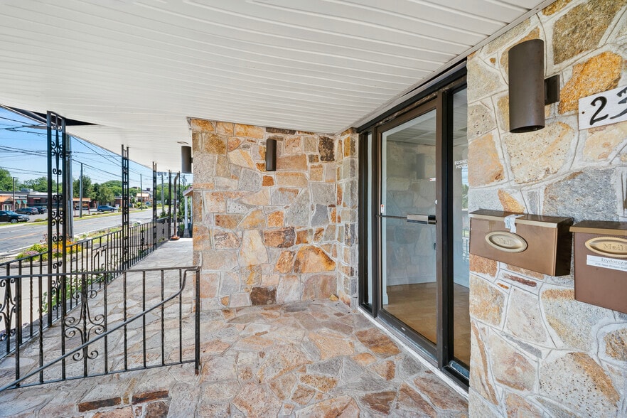 More Photos Of 238 New Britain Rd, Berlin Freestanding For Lease