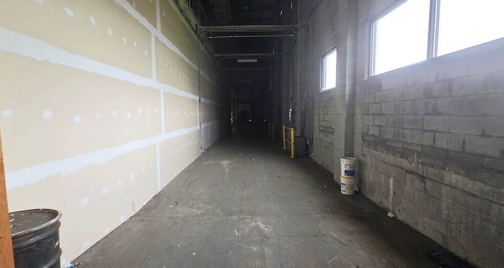 More Photos Of 165 S Platt St, Albion Town Orleans Warehouse For Lease