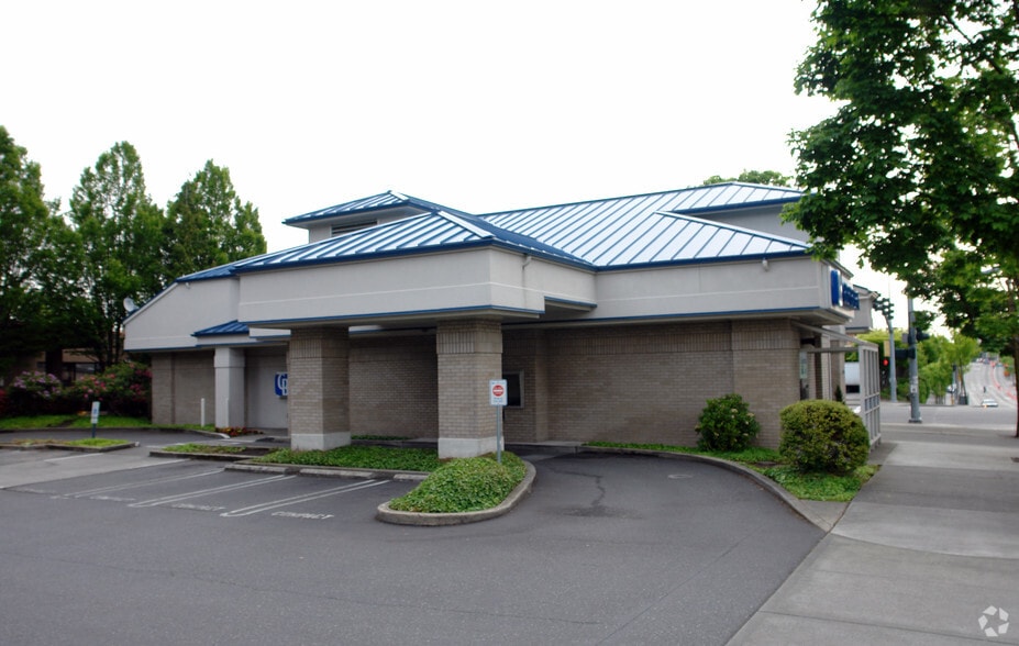 More Photos Of 10350 NE 10th St, Bellevue Bank For Sale