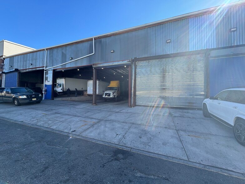 More Photos Of 100 Coit St, Irvington Warehouse For Lease