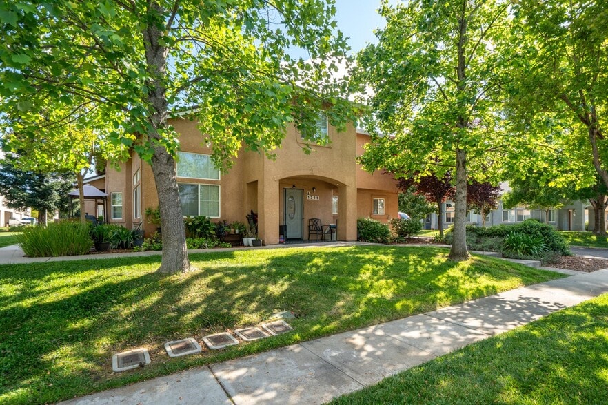 Primary Photo Of 1299 Heavenly Oak Ln, Redding Apartments For Sale