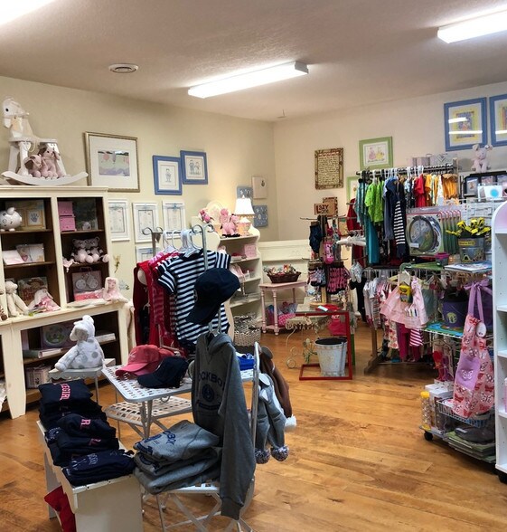 More Photos Of 225 SE 21st St, Grand Rapids Storefront Retail Office For Sale