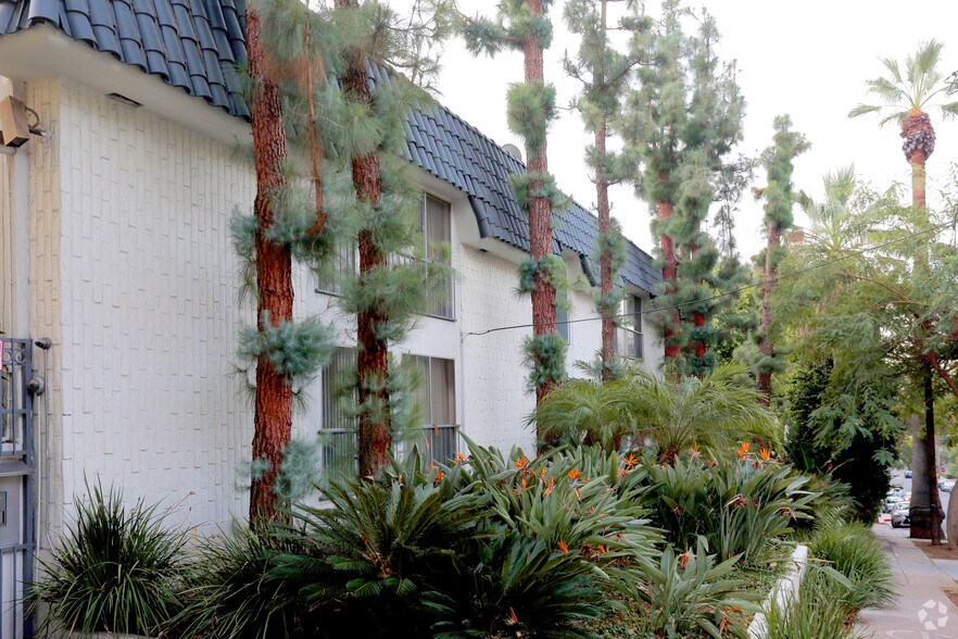 More Photos Of 954 Palm Ave, West Hollywood Apartments For Sale