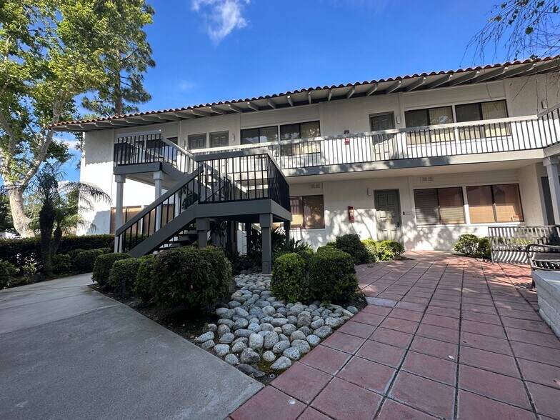 More Photos Of 1820 W Orangewood Ave, Orange Office For Lease