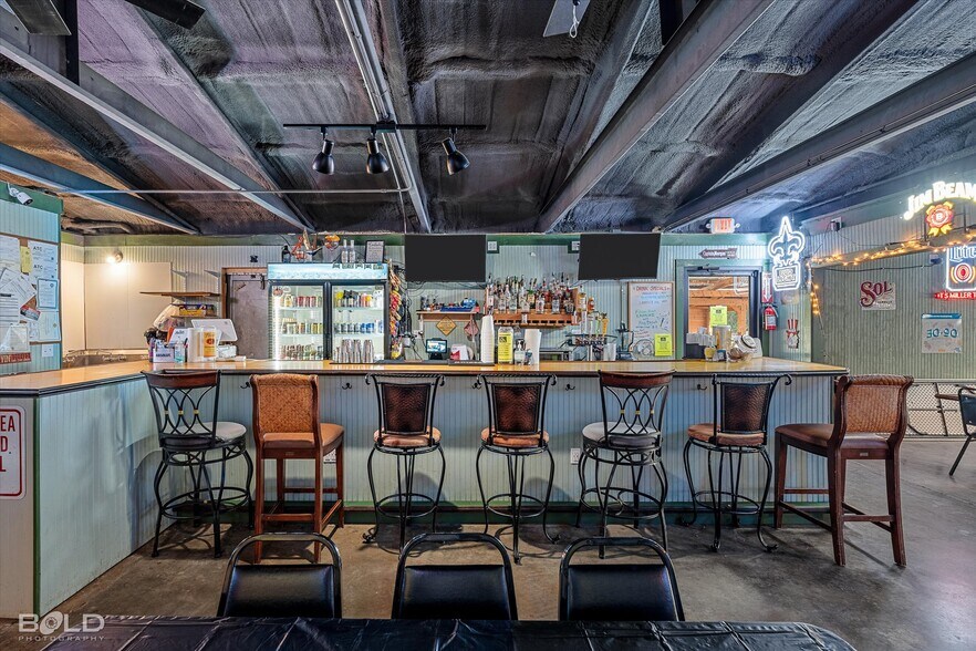 More Photos Of 7318 Ida State Line rd, Ida Bar For Sale