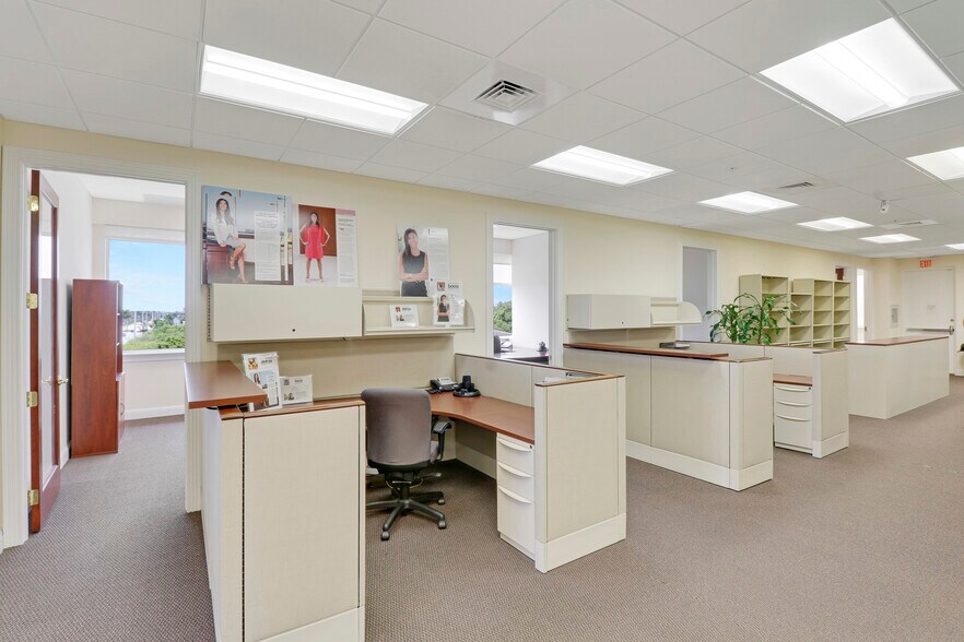 More Photos Of 6751 N Federal Hwy, Boca Raton Office For Sale