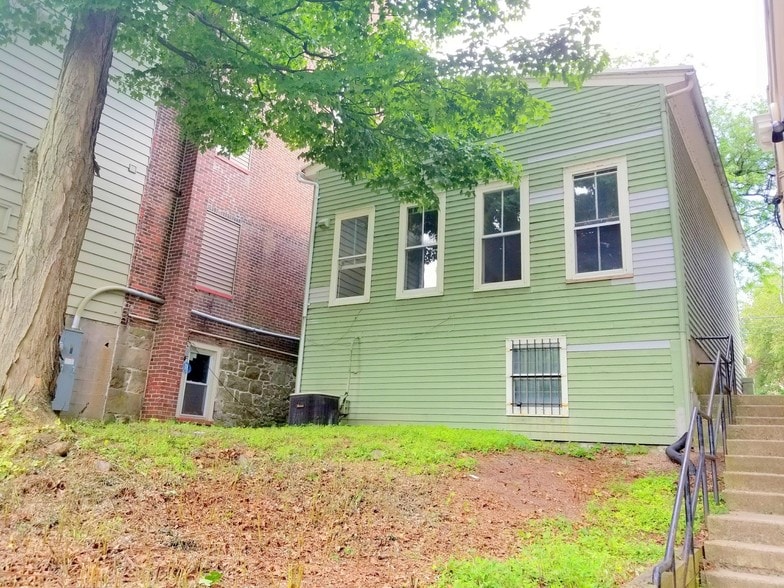 More Photos Of 325 Front St, Belvidere Office For Lease