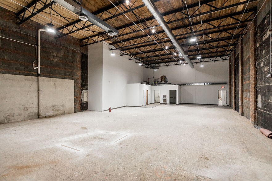 More Photos Of 6538-6540 Woodward Ave, Detroit Storefront Retail Office For Lease