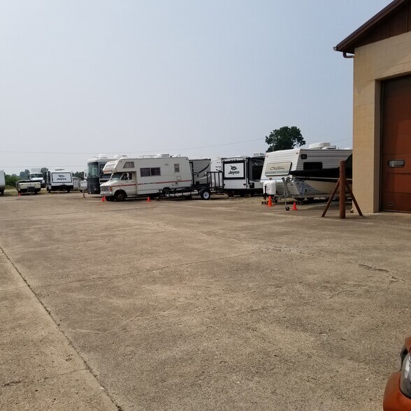 More Photos Of 80 S Us-31, Whiteland Service For Lease