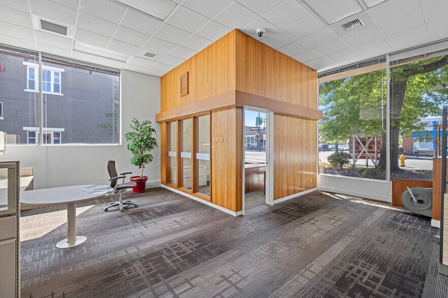 More Photos Of 501 N Olympic Ave, Arlington Bank For Lease