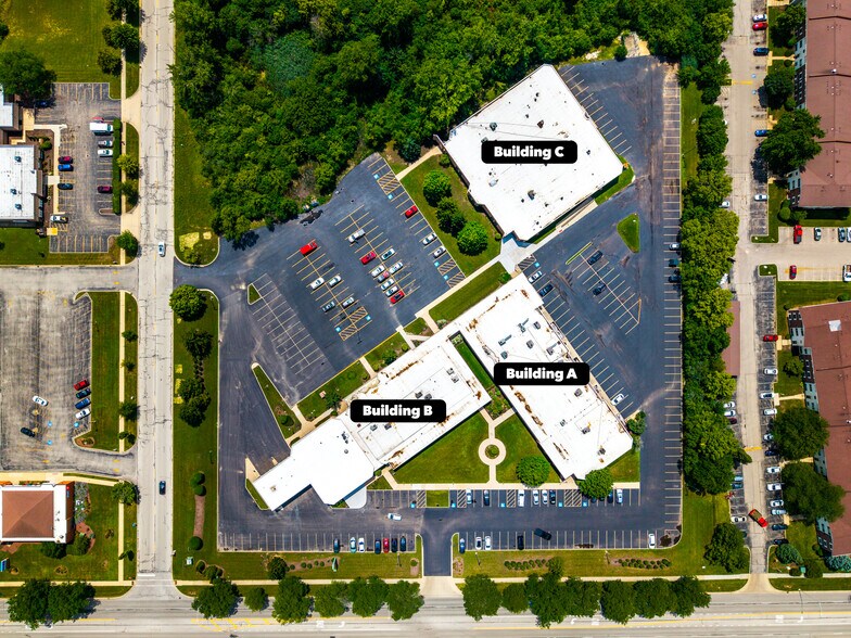 More Photos Of 391 Quadrangle Dr, Bolingbrook Office For Sale