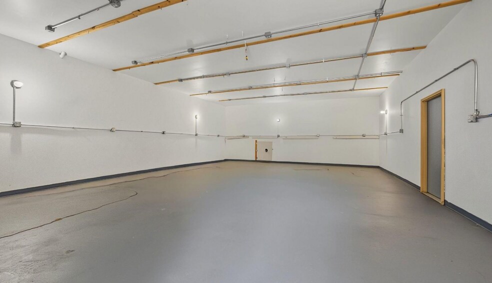 More Photos Of 3905 32nd St, Port Huron Showroom For Sale