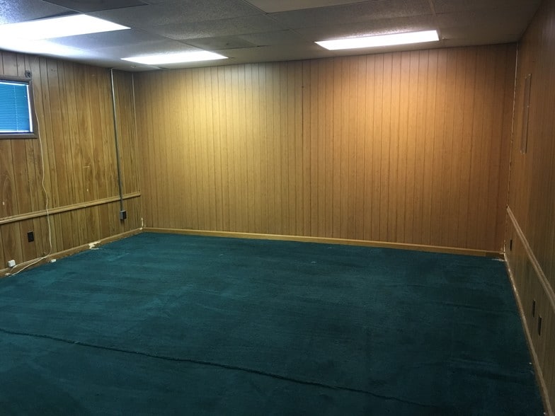 More Photos Of 401-415 Edgebrook Dr, Houston General Retail For Sale