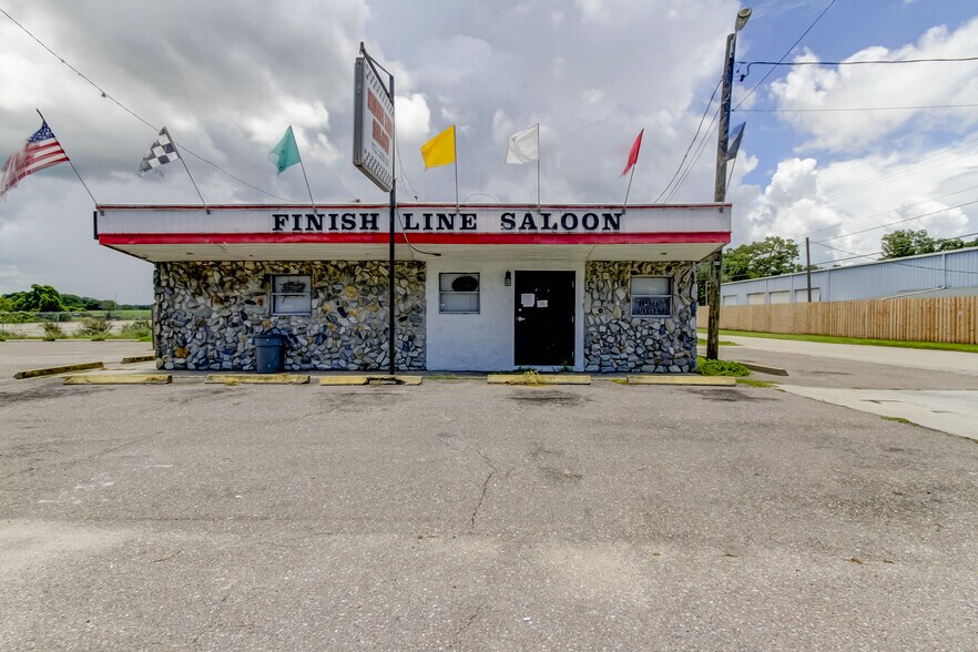 More Photos Of 5402 W US Highway 92, Plant City Bar For Sale