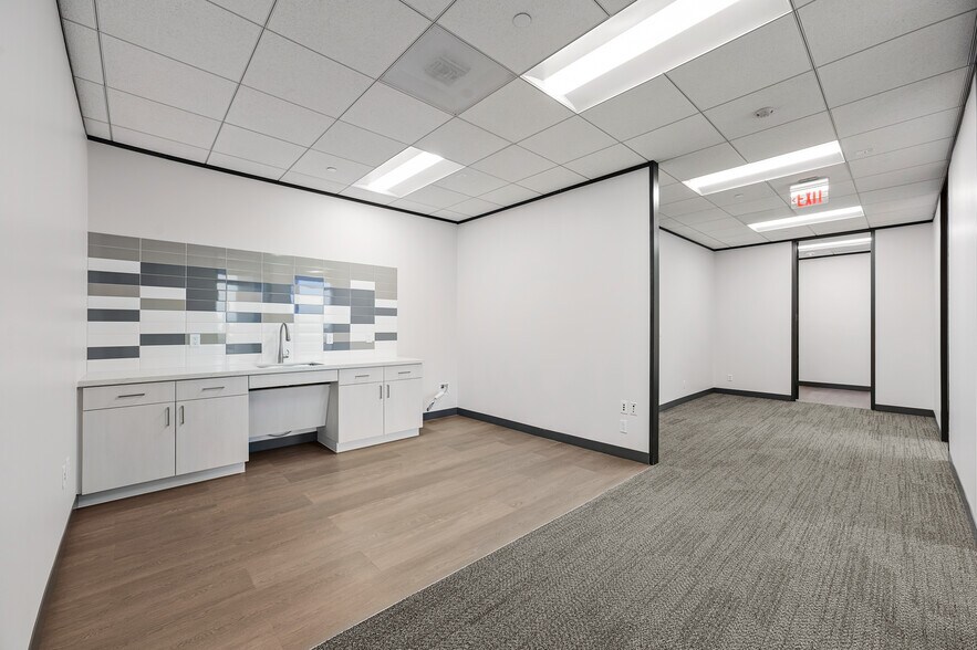 More Photos Of 5065-5075 Westheimer Rd, Houston Office For Lease