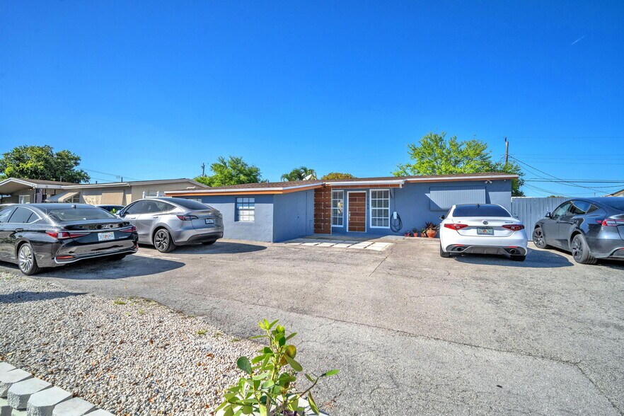 More Photos Of 7151 Taft St, Hollywood Office Residential For Sale
