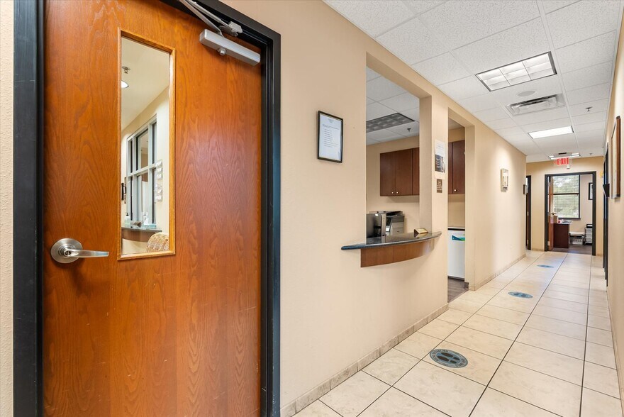 More Photos Of 1507 S Hiawassee Rd, Orlando Medical For Sale