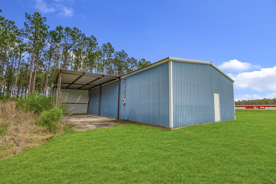 More Photos Of 21034 US Highway 96 S, Kirbyville Flex For Sale