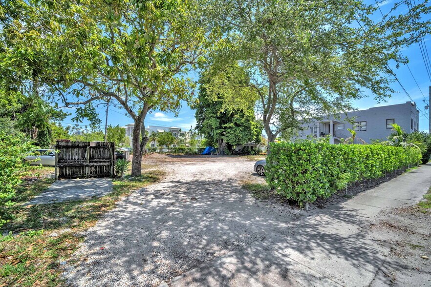 More Photos Of 2135-2237 Washington St, Hollywood Apartments For Sale