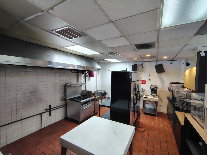 More Photos Of 8031-8041 W Sample Rd, Coral Springs Storefront For Lease