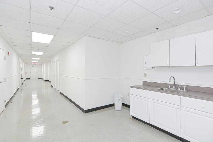 More Photos Of 162 N Main St, Sharon Schools For Lease