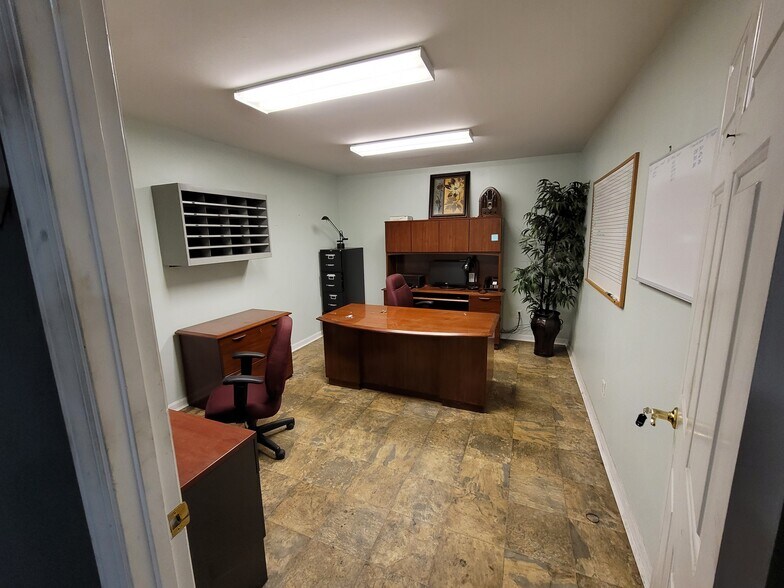 More Photos Of 148 Industrial Park Dr, Rockingham Warehouse For Sale