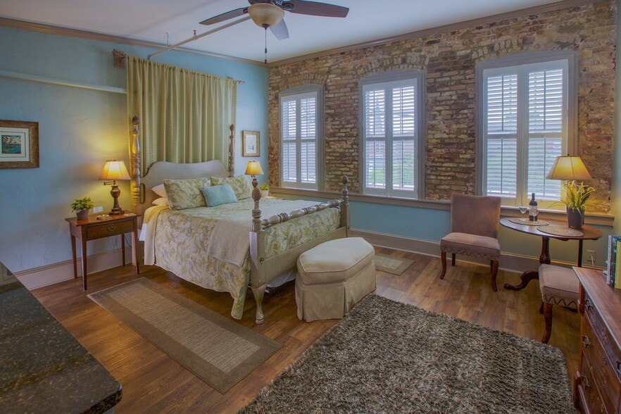 More Photos Of 96 N Market St, Charleston Storefront Retail Residential For Sale
