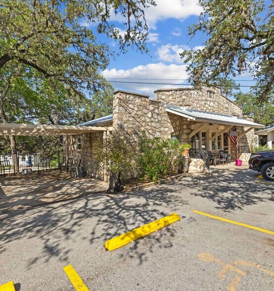 More Photos Of 316 W Highland Dr, Boerne Office For Sale