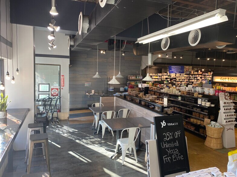 More Photos Of 1508 E 53rd St, Chicago Storefront For Sale