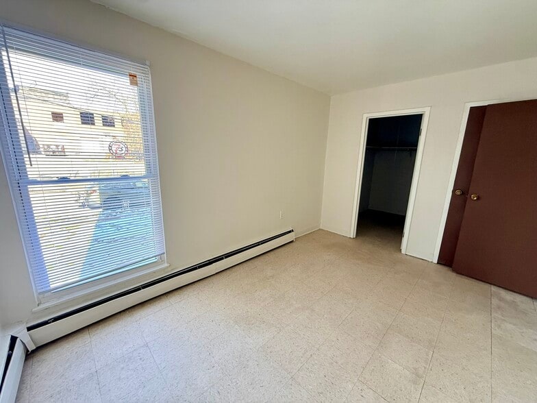 More Photos Of 911-913 Rogers Pl, Cincinnati Apartments For Sale