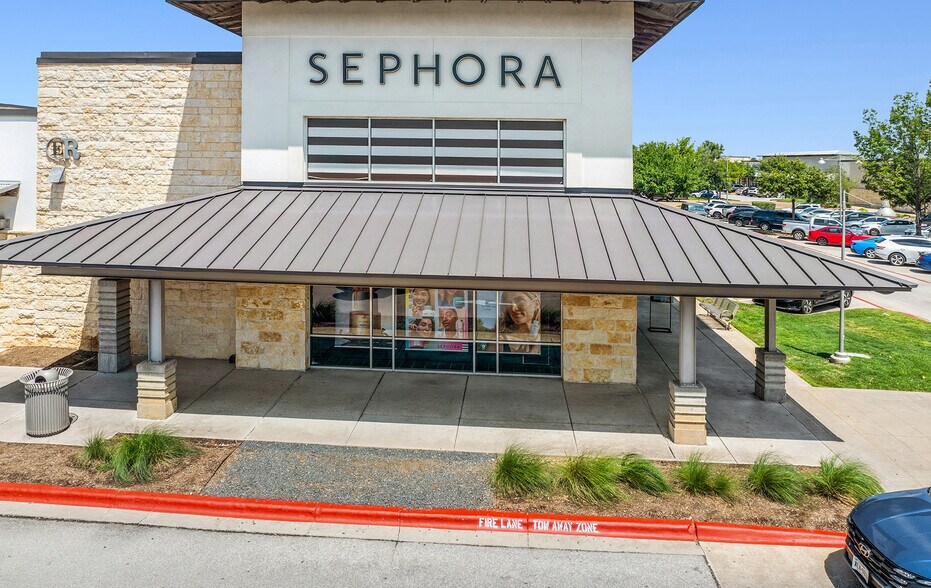 More Photos Of 1335 E Whitestone Blvd, Cedar Park Freestanding For Lease