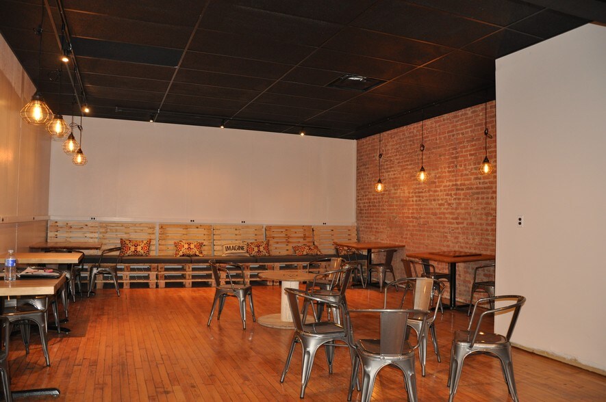 More Photos Of 100 Carlson Rd, Rochester Manufacturing For Lease