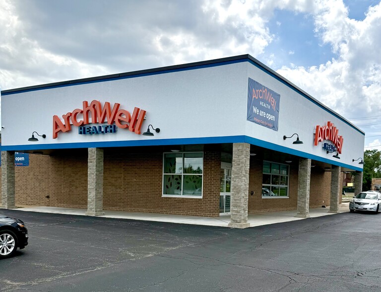 Primary Photo Of 1315 Aubert Ave, Saint Louis Supermarket For Sale
