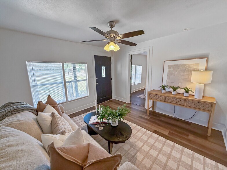 More Photos Of 703 E Main St, Little River Academy Flex For Sale