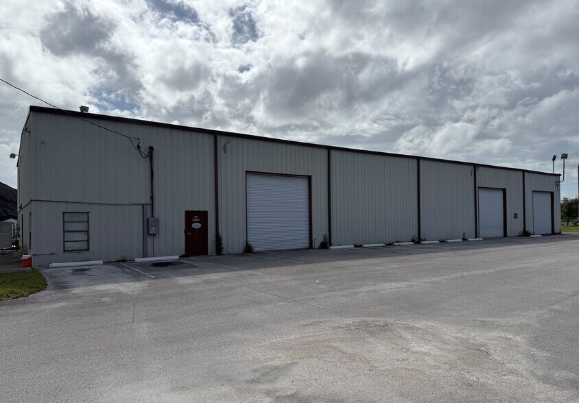 More Photos Of 12625 40th St N, Clearwater Warehouse For Lease