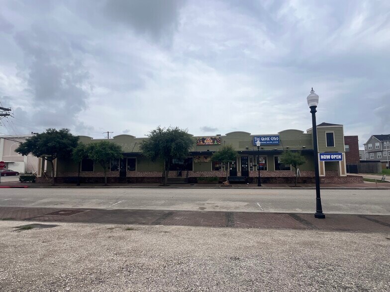 More Photos Of 790 Neches, Beaumont Restaurant For Sale